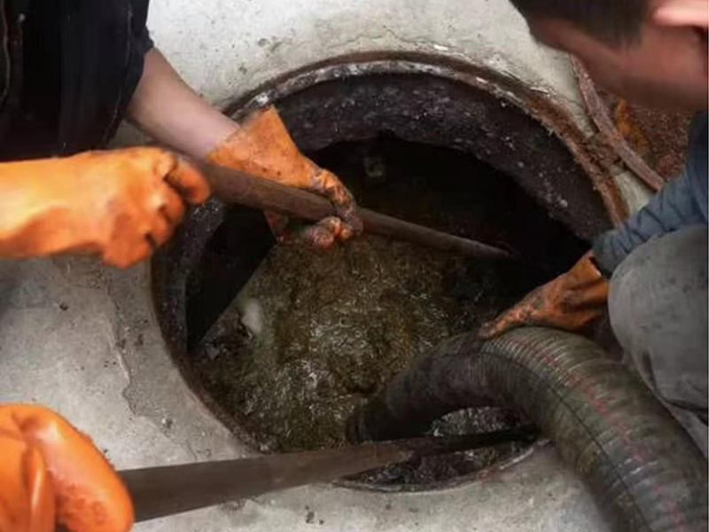 杜集清理化粪池时如何避免沼气的危害?